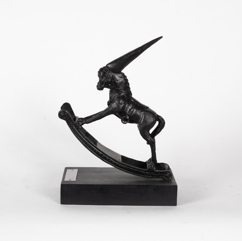 "El Moro - Caballo en balancín" de Rafael Coronel