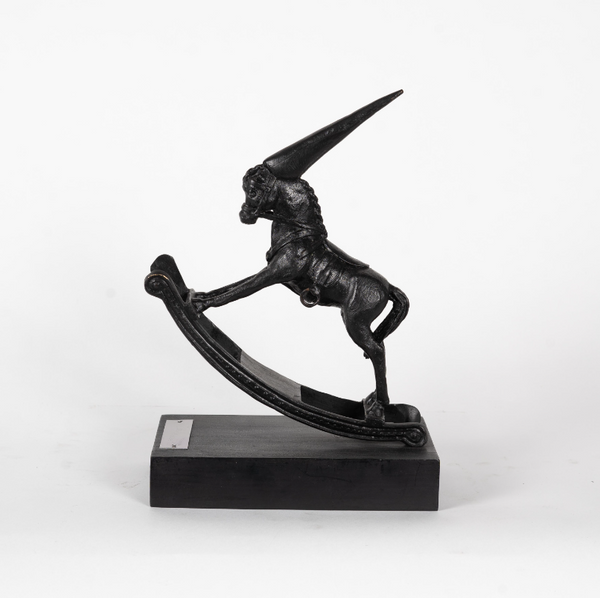 "El Moro - Caballo en balancín" de Rafael Coronel